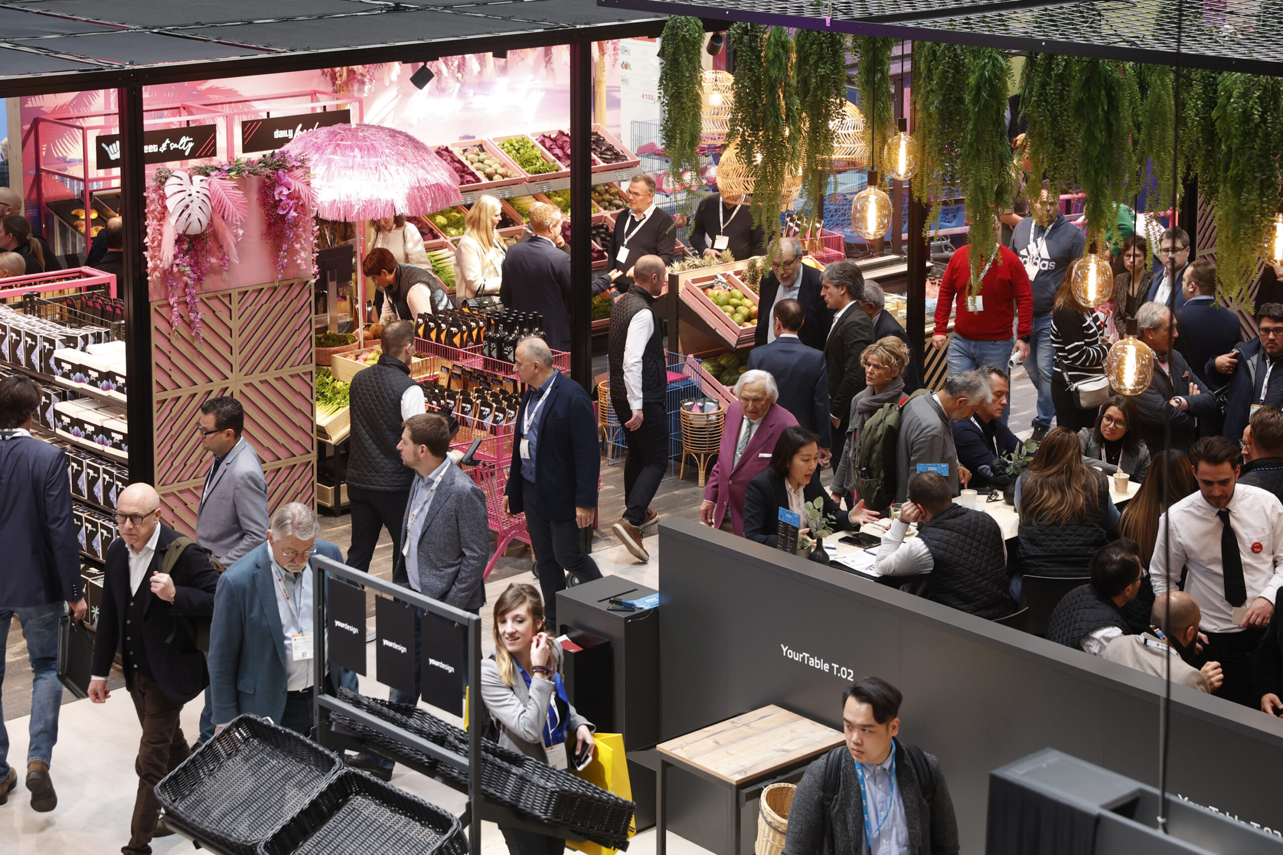 What must a shop or store be today? A place of experience and identification? Feel-good location? Third Place? How does it have to look and feel? The dimension Shop Fitting, Store Design & Visual Merchandising at EuroShop 2023 provides creative and pragmatic answers.